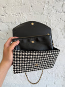 CHANEL BLACK/WHITE HOUNDSTOOTH TWEED HEART PURSE