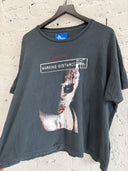 MARKING DISTANCE ‘MANHUNT’ TEE