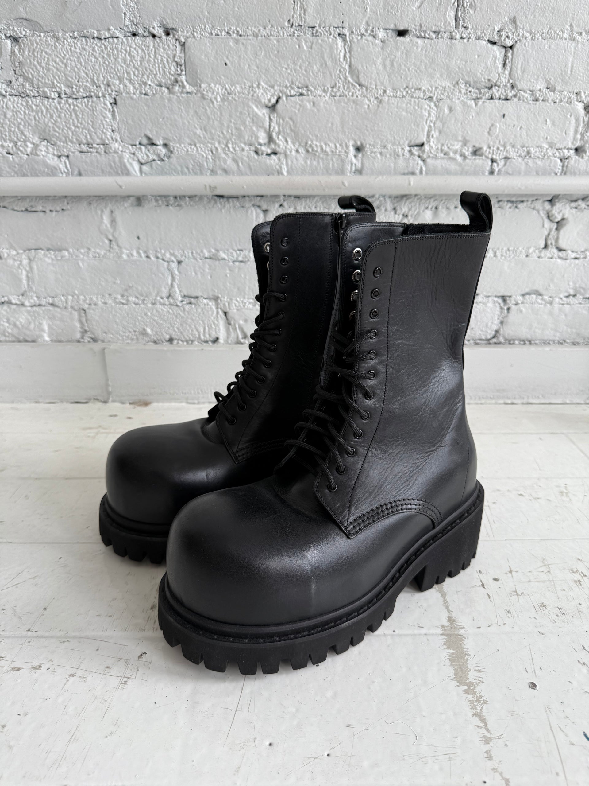 BALENCIAGA 'STOMPER' BOOT – Lost Files NYC